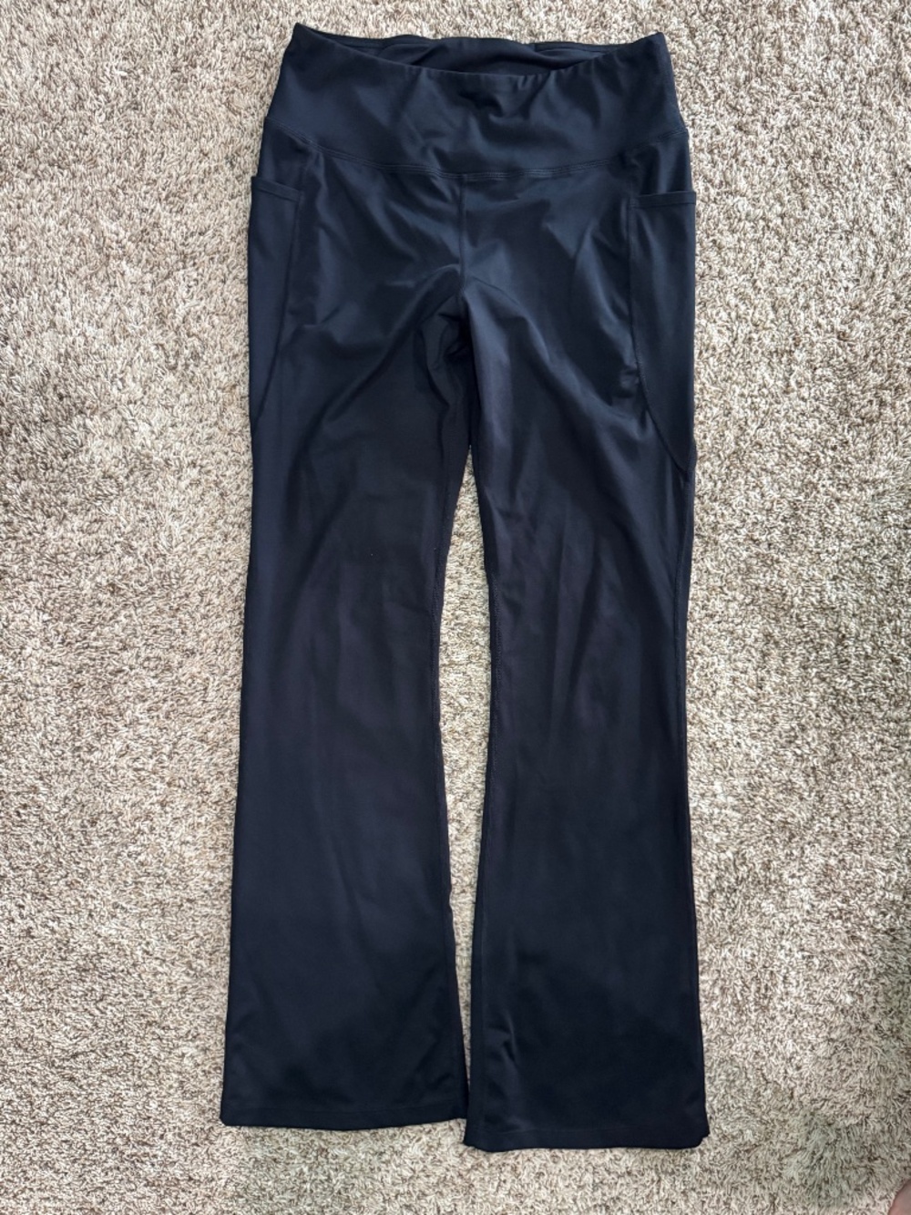 Women's flare yoga pant with side pockets/hidden back waist pocket black size L